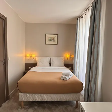 Paris Vesinet- Logis Restaurant Hotel Le Vesinet