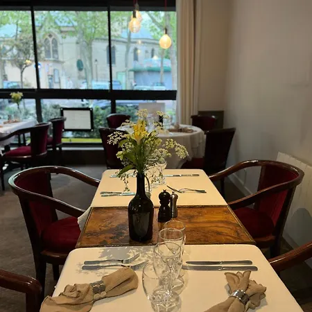 Paris Vesinet- Logis Restaurant Hotel
