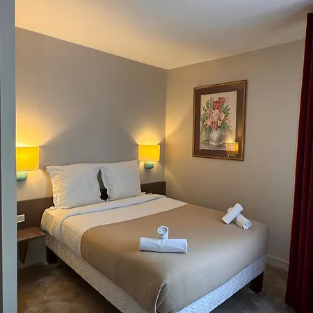 Paris Vesinet- Logis Restaurant Hotel